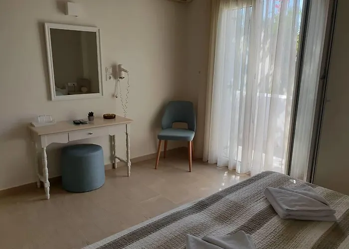 艾克佑酒店 2* Kamári